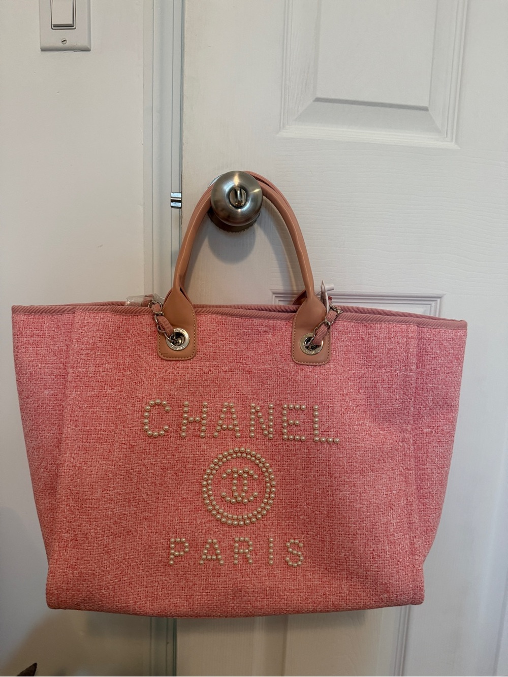 NWT Pink Tweed Pearl-Logo Tote Bag - Picture 2 of 10